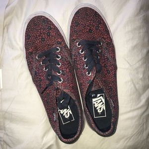 ⚠️PRICE REDUCED Red and Black Patterned Vans